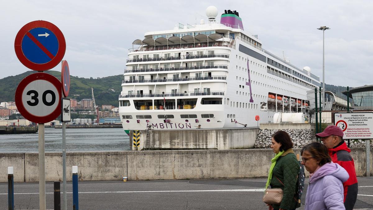  El crucero 'Ambition', afectado por un brote de gastroenteritis grave, llega a Getxo. Pankra Nieto