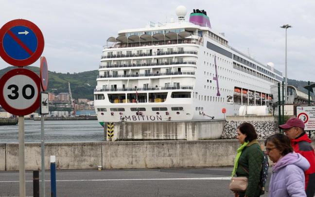  El crucero 'Ambition', afectado por un brote de gastroenteritis grave, llega a Getxo. Pankra Nieto
