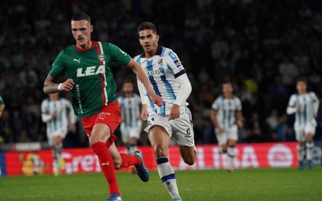 André Silva, en un partido con la Real Sociedad. RUBEN PLAZA