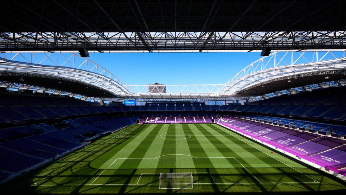 Anoeta con las gradas cubiertas por las lonas de la Women's UEFA Champions League