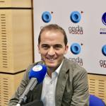 Iñigo Ansola en los estudios de ONDA VASCA