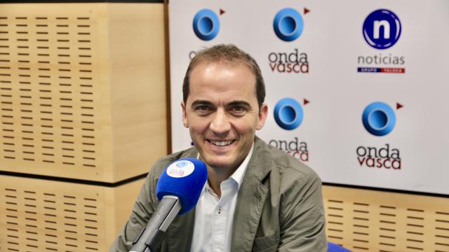 Iñigo Ansola en los estudios de ONDA VASCA Iñigo Ansola en los estudios de ONDA VASCA