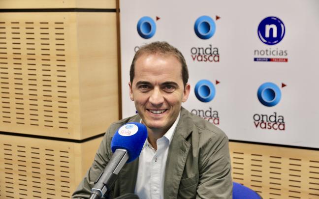Iñigo Ansola en los estudios de ONDA VASCA