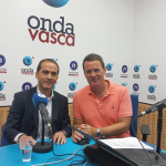 Iñigo Ansola con Txema Gutiérrez en estudios de ONDA VASCA