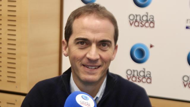 Iñigo Ansola en los estudios de ONDA VASCA