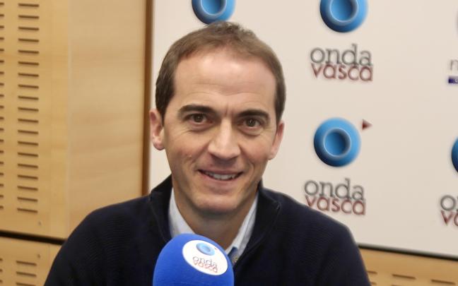 Iñigo Ansola en los estudios de ONDA VASCA