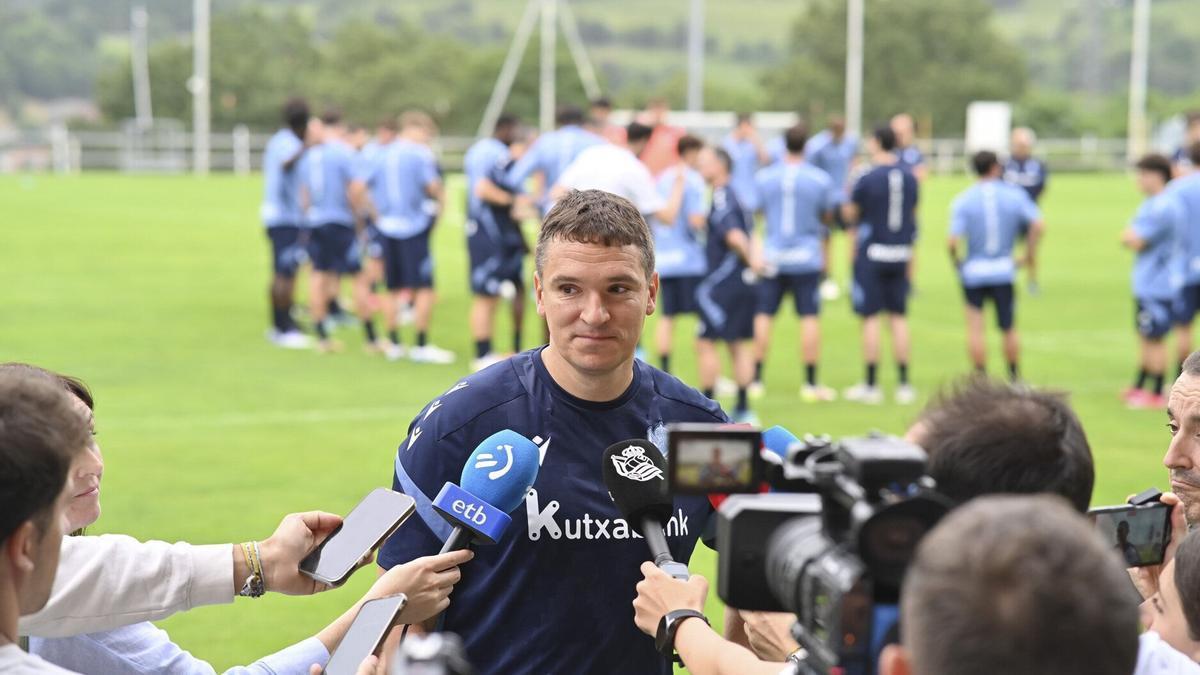 Jon Ansotegi, en su primer día como entrenador del Sanse. PEDRO MARTÍNEZ