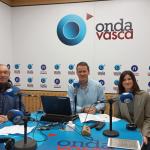 Los expertos Xabier Aja y Jaione Antoñana en los estudios de Onda Vasca