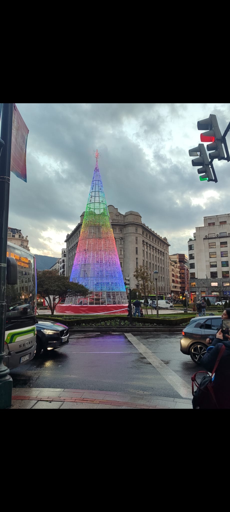 Prueba de luces en el nuevo árbol de la Plaza Moyúa en Bilbao | ONDA VASCA