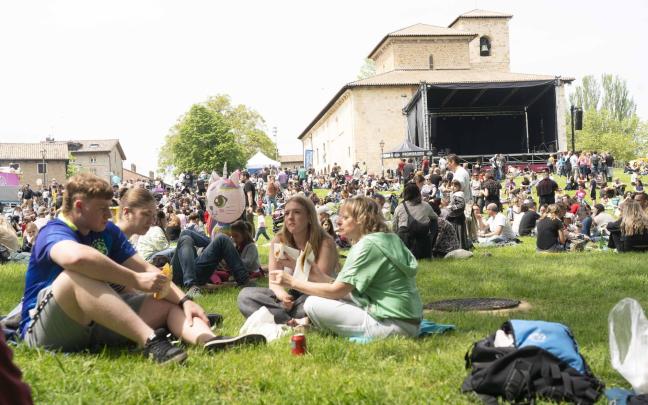 Cientos de alaveses llenan Armentia para celebrar el patrón Pilar Barco