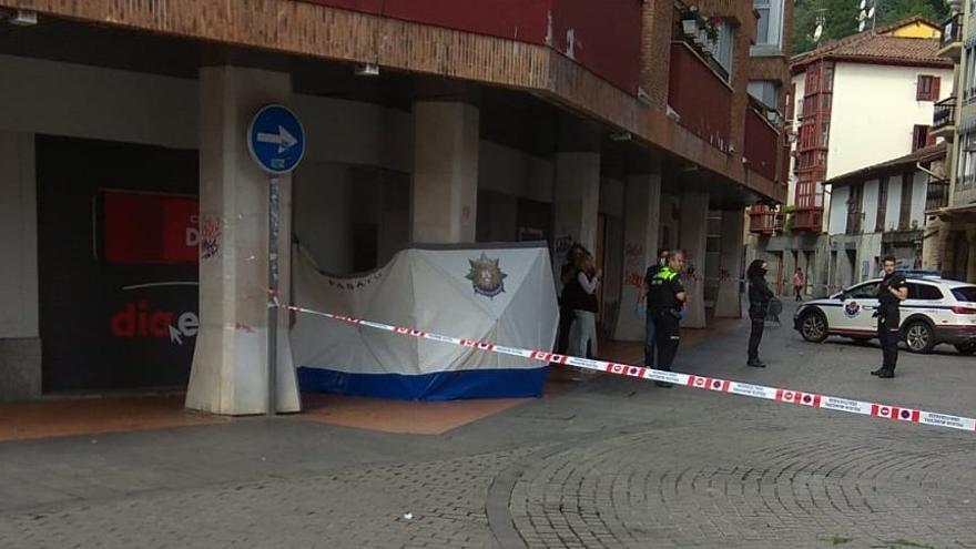 Calle Olarte de Arrasate, donde se ha hallado el cuerpo / MONDRABERRI