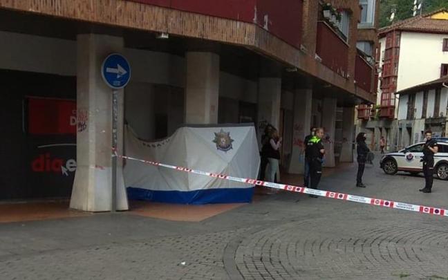 Calle Olarte de Arrasate, donde se ha hallado el cuerpo / MONDRABERRI