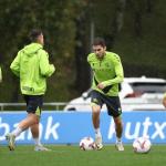 Arsen Zakharian, sobre el césped de Zubieta. REAL SOCIEDAD