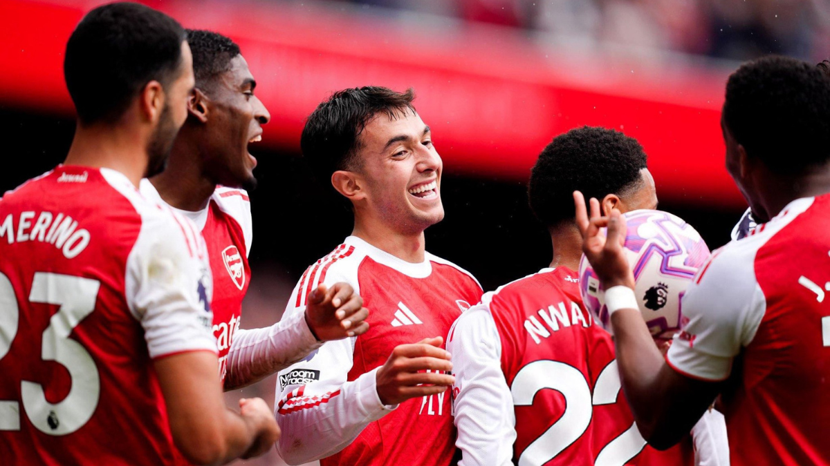 Varios jugadores del Arsenal festejando un tanto de Martin Zubimendi en el último encuentro de Premier League. Foto: AFC Pics vía X.