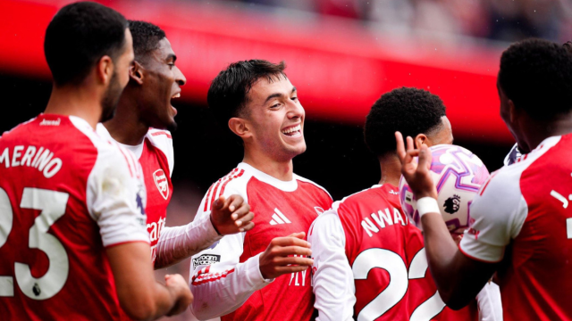 Varios jugadores del Arsenal festejando un tanto de Martin Zubimendi en el último encuentro de Premier League. Foto: AFC Pics vía X.