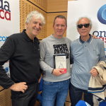 Juan Luis Arsuaga y Juan José Millás con Txema Gutiérrez en los estudios de ONDA VASCA