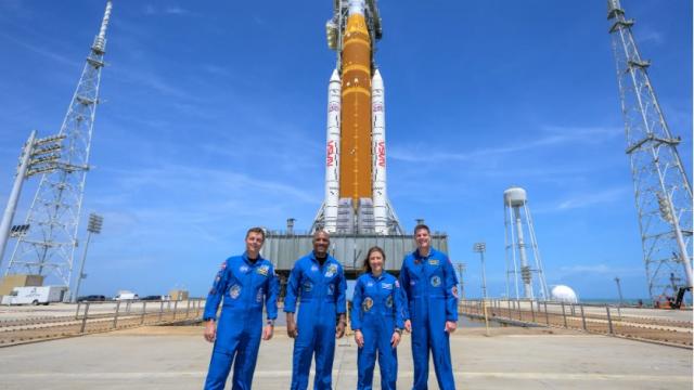 De izquierda a derecha: Reid Wiseman, comandante de Artemis II; Victor Glover, piloto de la misión, la especialista Christina Koch y el especialista Jeremy Hansen, de la Agencia Espacial Canadiense | Fuente: NASA