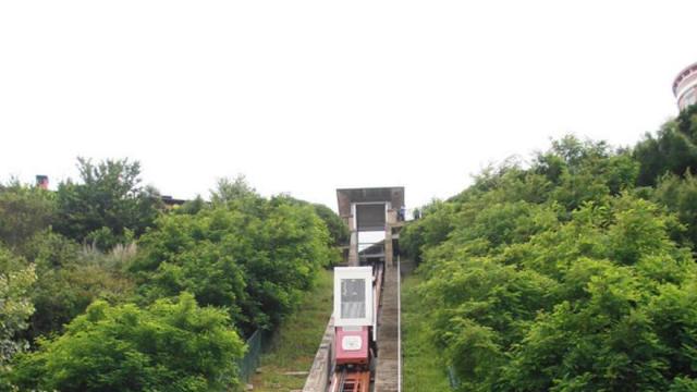 El ascensor mueve más de 380.000 viajeros al año/ Deia - M. Hernández