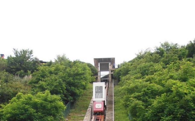 El ascensor mueve más de 380.000 viajeros al año/ Deia - M. Hernández