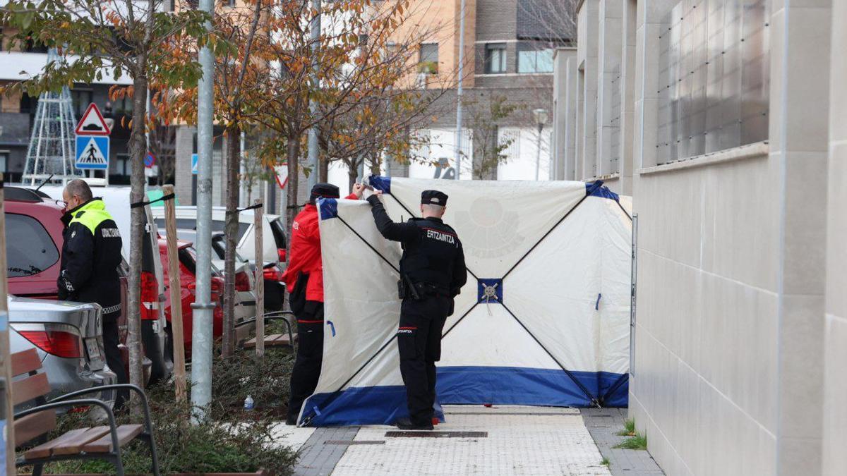 Muere un menor al caer de un tercer piso en Astigarraga. IKER AZURMENDI