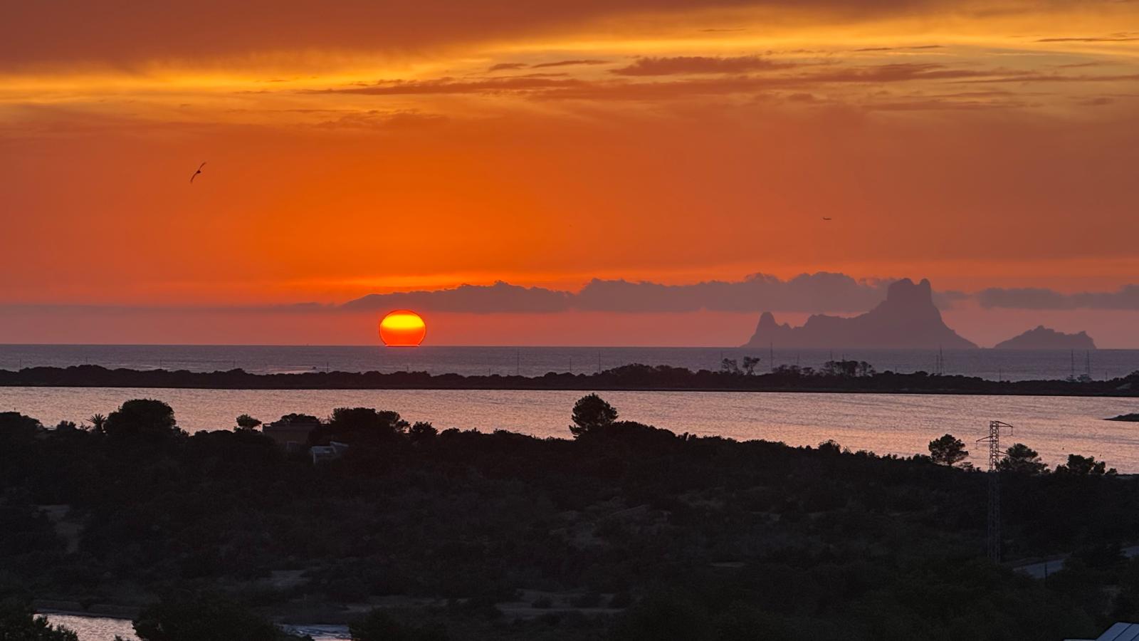 Puesta de Sol al atardecer en Formentera | ONDA VASCA