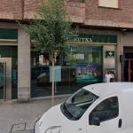 El incidente ha tenido lugar «en la sucursal de la Caja Rural de Navarra de la calle Iturriaga», detallan las mismas fuentes.