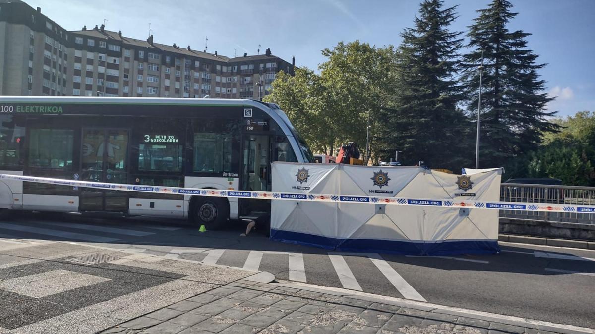 Muere una mujer de 91 años tras ser atropellada por un autobús eléctrico en Portal de Betoño DNA