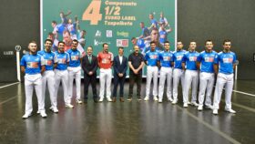 Los doce pelotaris que optan este año a la txapela, en el acto de presentación del torneo