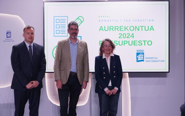 Kerman Orbegozo, Eneko Goia y Marisol Garmendia durante la presentación, esta mañana, del proyecto de presupuestos 2024 de Donostia