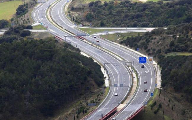 Tráfico de la Autovía del Camino desde El Perdón. Foto: Patxi Cascante Tráfico de la Autovía del Camino desde El Perdón. Foto: Patxi Cascante
