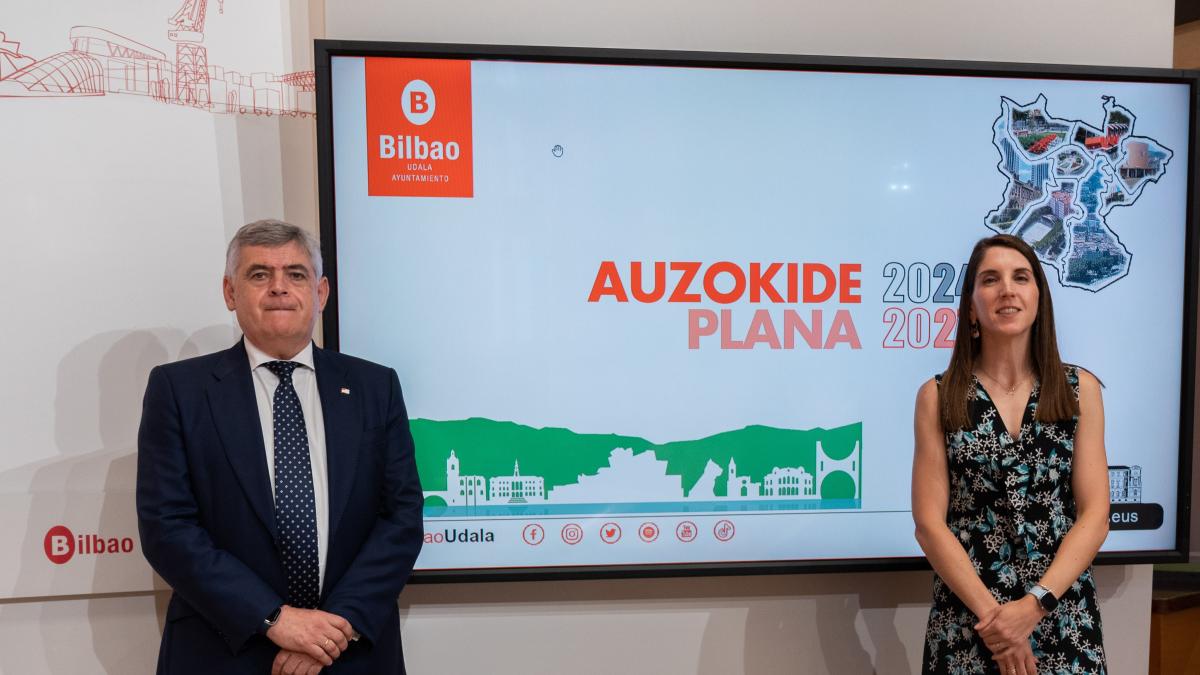 Los concejales Kepa Odriozola y Eider Inunciaga. Ayuntamiento de Bilbao