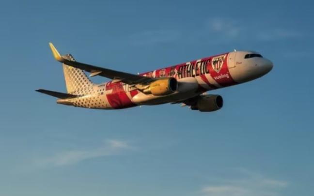 El nueva aeronave del Athletic, lista para volar. / VUELING