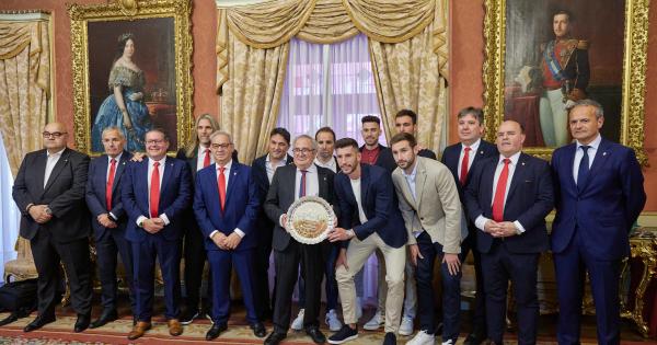 Recibimiento institucional a Osasuna como subcampeón de Copa. Foto: Ayuntamiento de Pamplona
