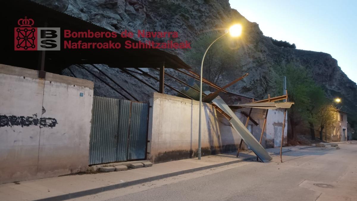 Afecciones tras el derrumbe de una ladera a la entrada de Azagra CEDIDA
