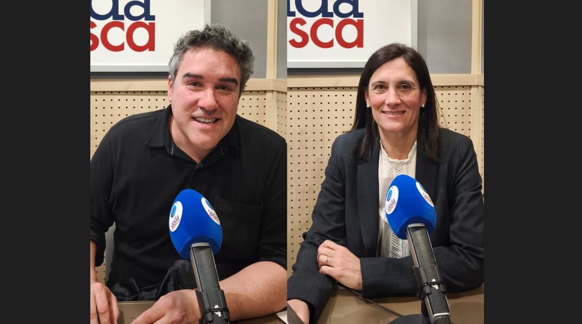 Oskar Azkarate, director de Baskegur, y Leire Salaberría, directora de la USSE, en los estudios de Onda Vasca.