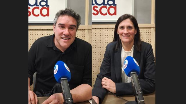 Oskar Azkarate, director de Baskegur, y Leire Salaberría, directora de la USSE, en los estudios de Onda Vasca.