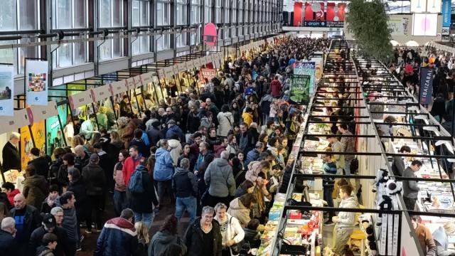 Miles de euskalzales en Landako Gunea en en una edición anterior de Durangoko Azoka Jose Mari Martínez