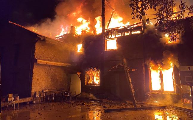 Incendio en un caserío de Azpeitia / Bomberos de Euskadi