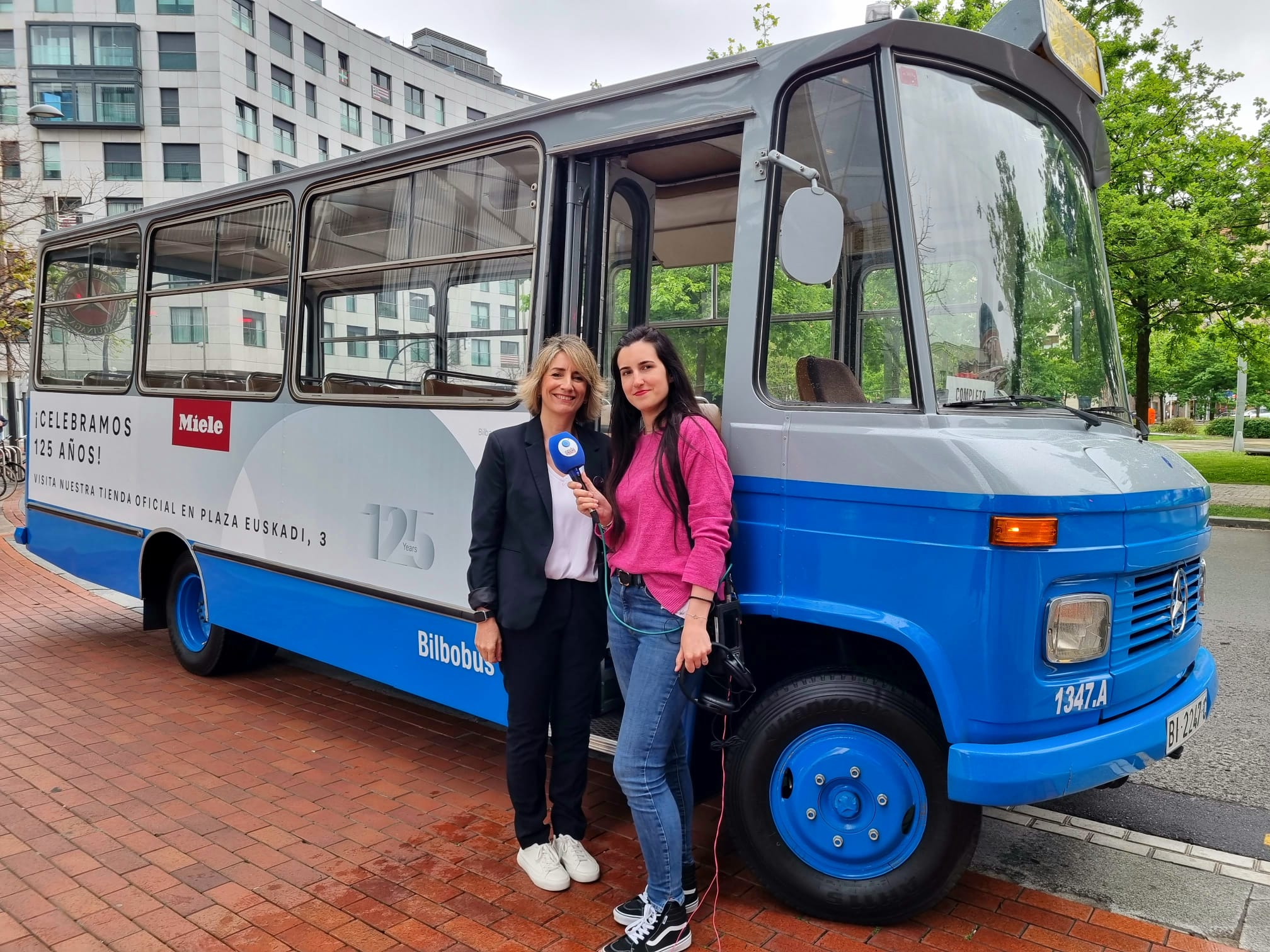 Miele sale a la calle con el azulito para celebrar su 125 aniversario