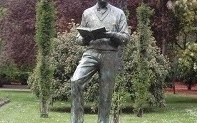 Kulturak euskarazko Ignacio Aldecoa Saria eraldatu, eta sorkuntzarako beka bat emango du