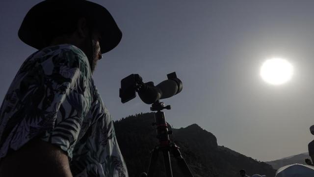 En imágenes | Gran expectación por el eclipse total de Sol