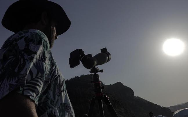 En imágenes | Gran expectación por el eclipse total de Sol