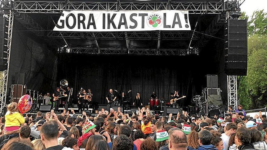La limitación de los eventos no impidió la celebración de conciertos y la masiva afluencia. | FOTOS: NTM