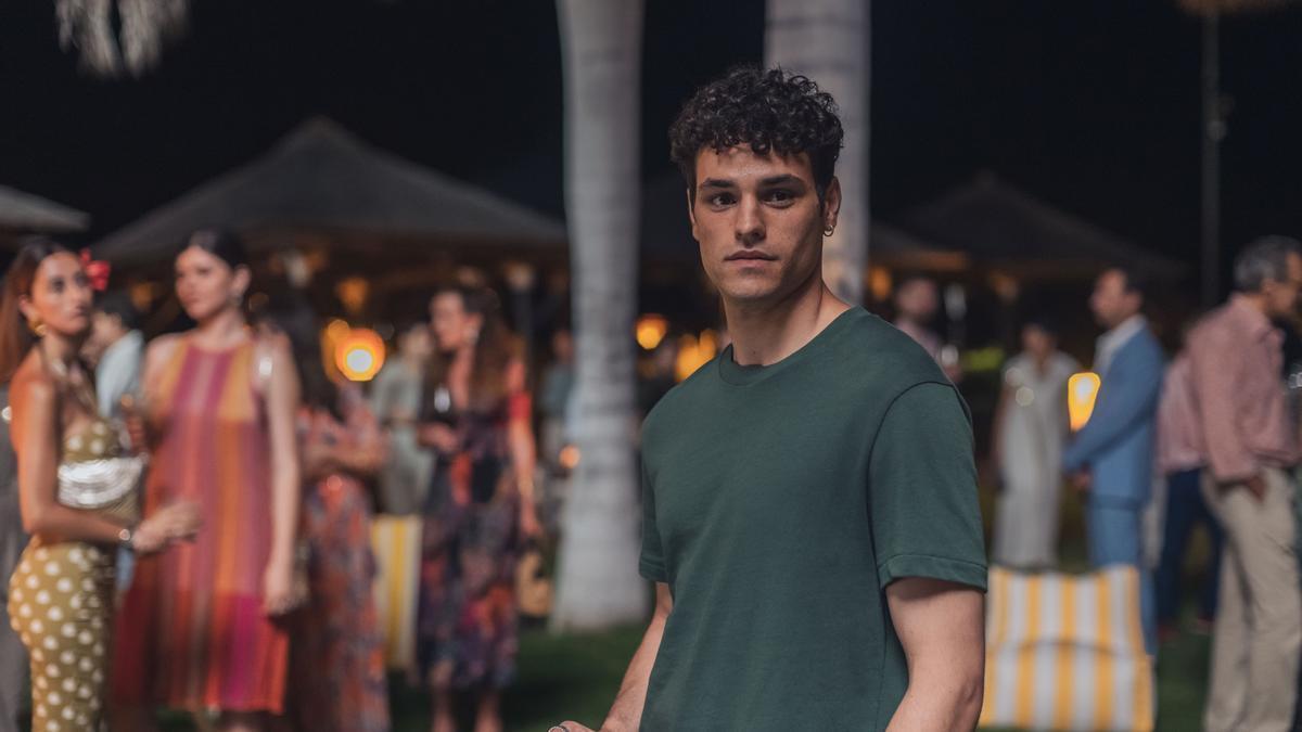 Tomy Aguilera protagoniza la serie 'Oasis'.