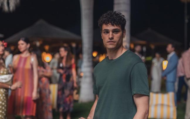Tomy Aguilera protagoniza la serie 'Oasis'.