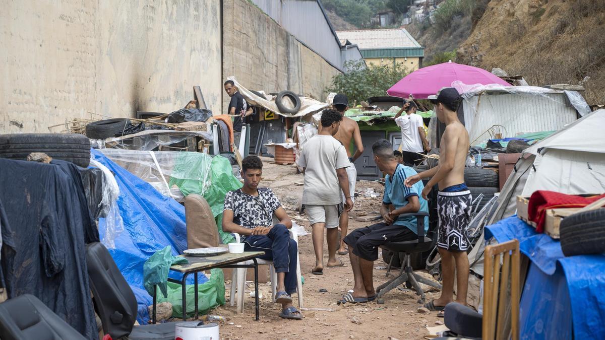 Ceuta ha anunciado la adecuación de las seis naves industriales del polígono de El Tarajal con el fin de transformarlas en un centro de acogida.