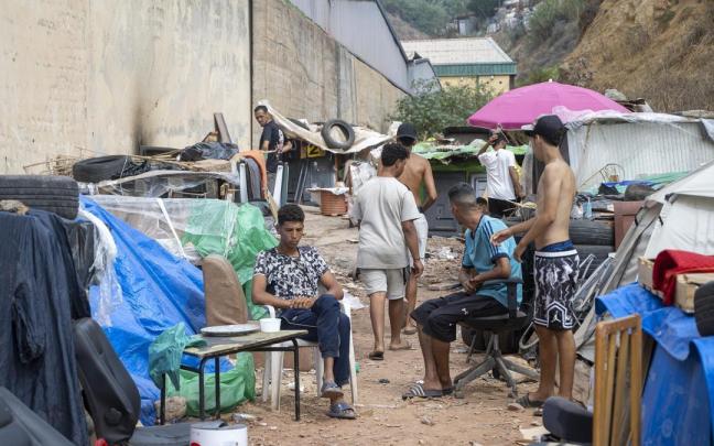 Ceuta ha anunciado la adecuación de las seis naves industriales del polígono de El Tarajal con el fin de transformarlas en un centro de acogida.