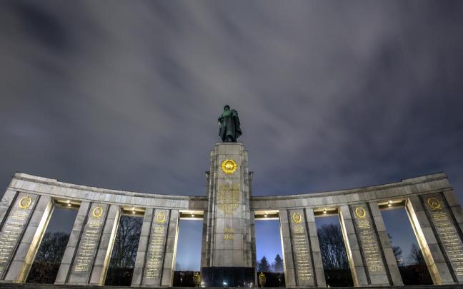El monumento al ejército soviético del Tiergarten, en Berlín. El monumento al ejército soviético del Tiergarten, en Berlín.