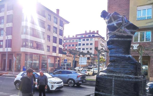 La figura se colocó el martes en la avenida Julio Urkixo, en las proximidades del palacio Intsausti.