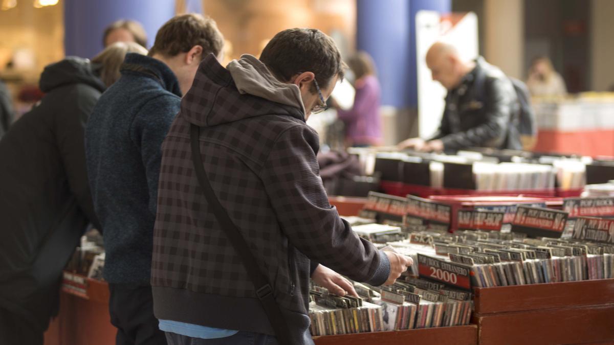 Aficionados a la música en una edición anterior